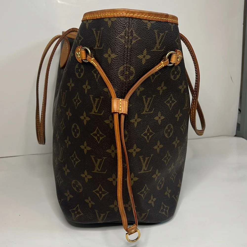 Louis Vuitton Neverfull MM monogram beige interior - Picture 2 of 16